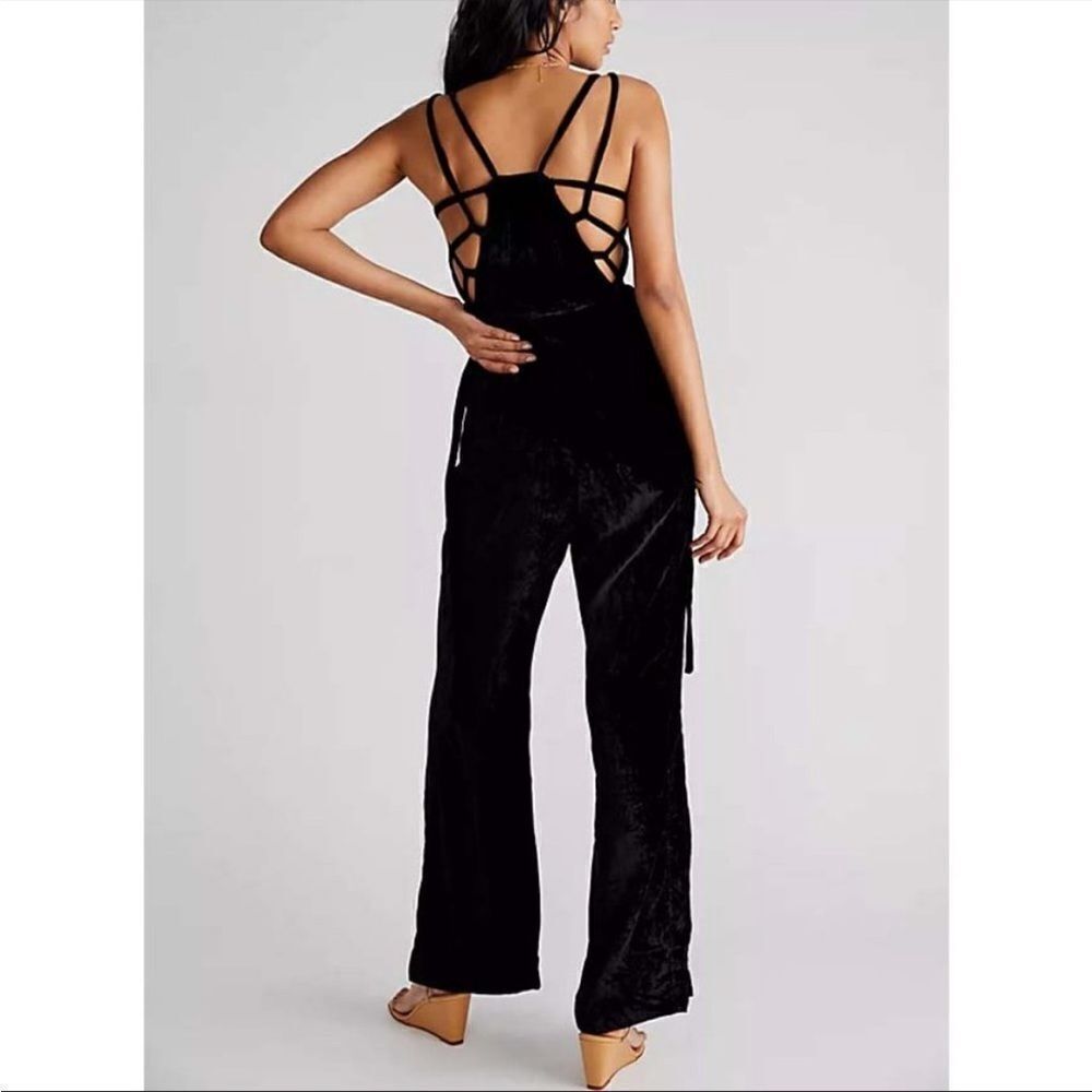 NWT Free People 90’s Forever Velvet Overalls Black S - Picture 5 of 12